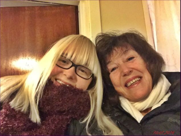 10.1.2016 Annette drar til England etter å ha vært hjemme siden 16. desember. Utrolig trist at hun reiser, men slik er livet :-) En riktig god reise ønskes Annette :-) Og vi venter med lengsel til neste gang :-)